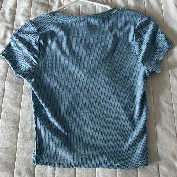 Brand new tillys cropped t-shirt - Picture 3 of 3